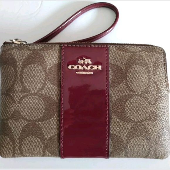 Coach Handbags - 💯Authentic Coach Wristlet Wallet